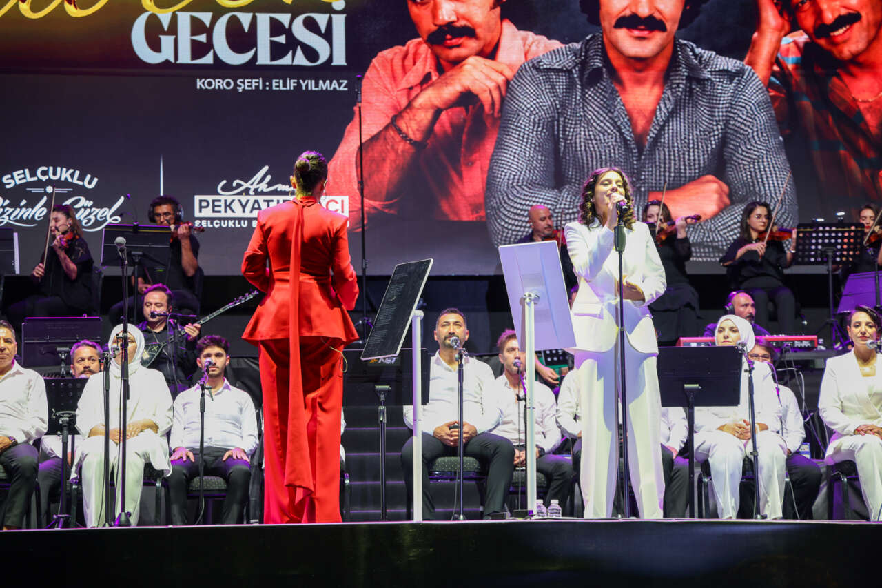 Selçuklu’da arabesk rüzgarı! Binlerce kişi efsanelerin şarkılarını söyledi 9